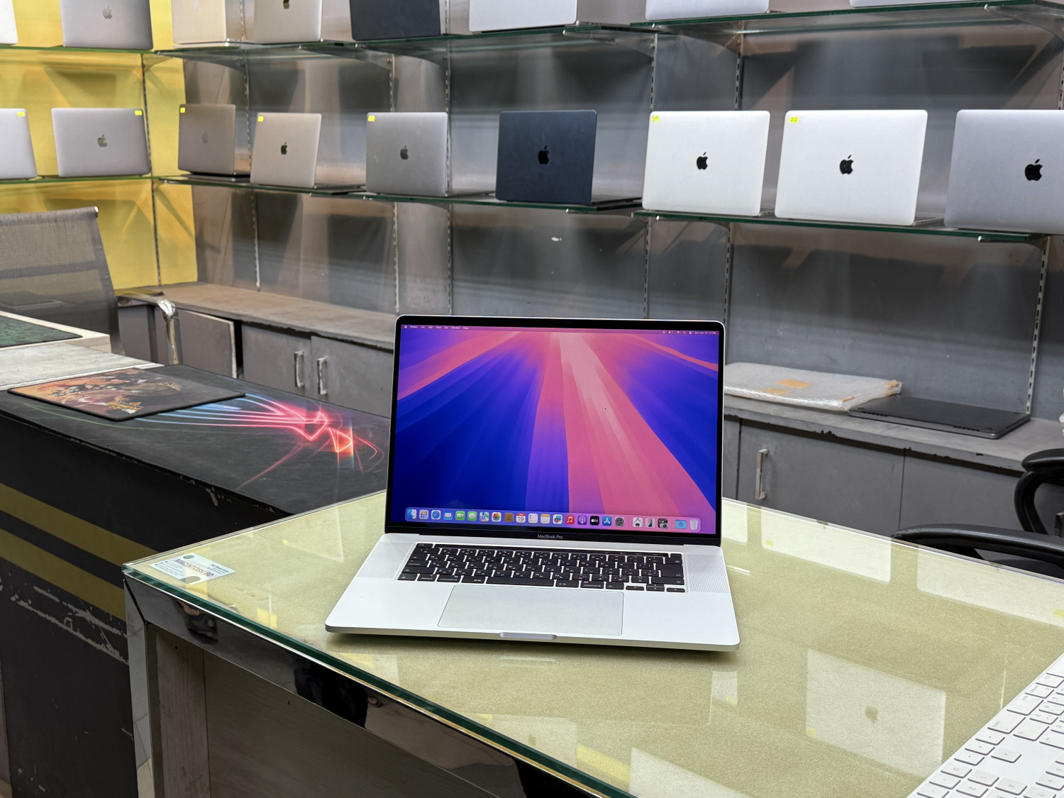 MacBook Pro A2141 core i9 RAM 64GB Storage 512GB